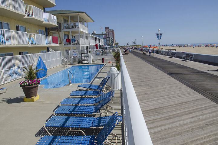 Pool Hotel