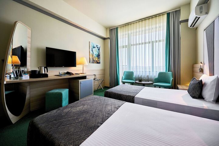 Room 8 of 38