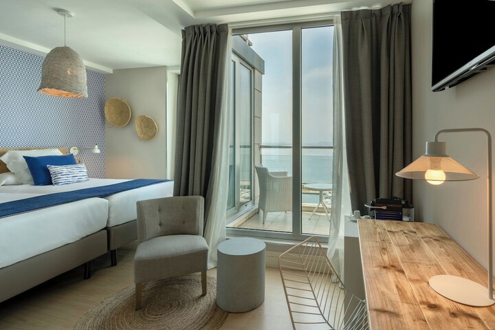 Room 21 of 40