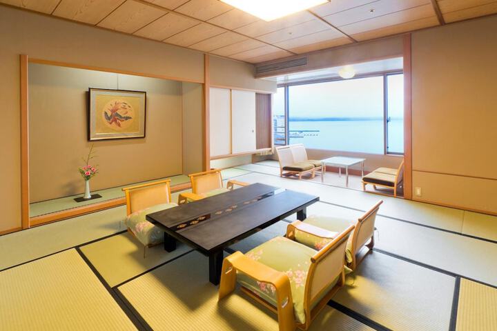 Room 6 of 33