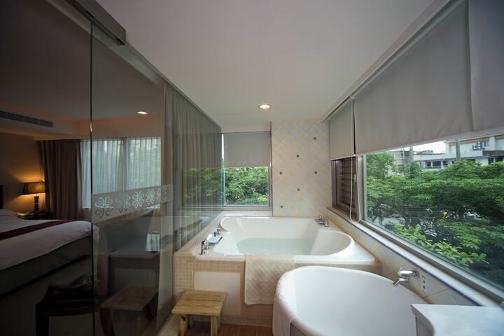 Room 13 of 43