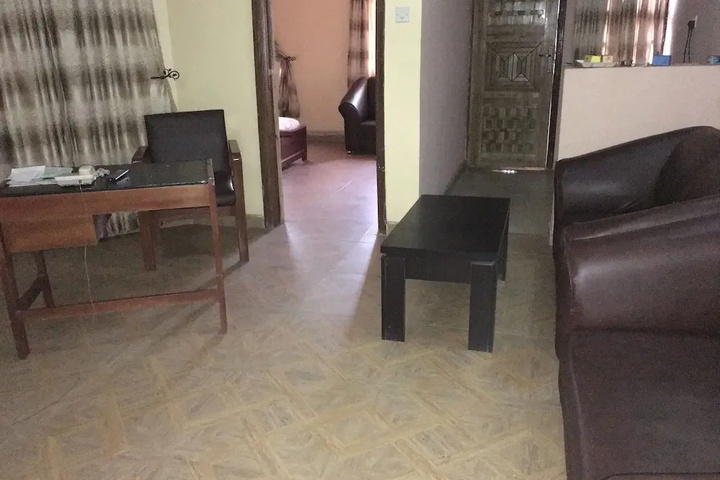 Room 9 of 12