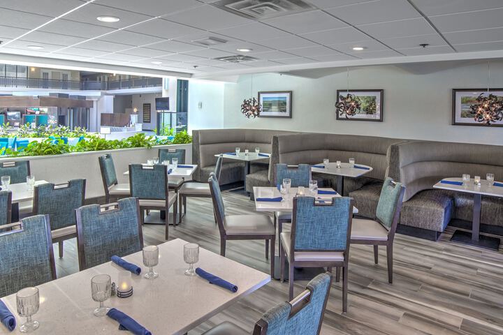 Lobby lounge