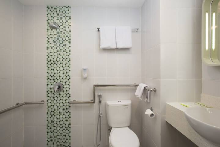 Room 18 of 32