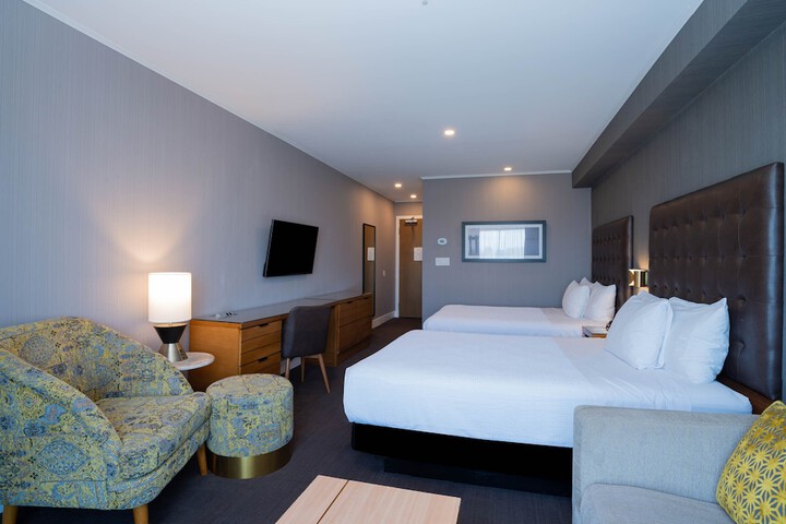 2 Queen Beds (6 of 9)