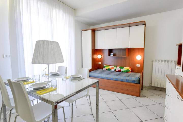 Room 6 of 35