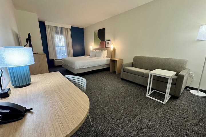 1 King Bed (6 of 11)