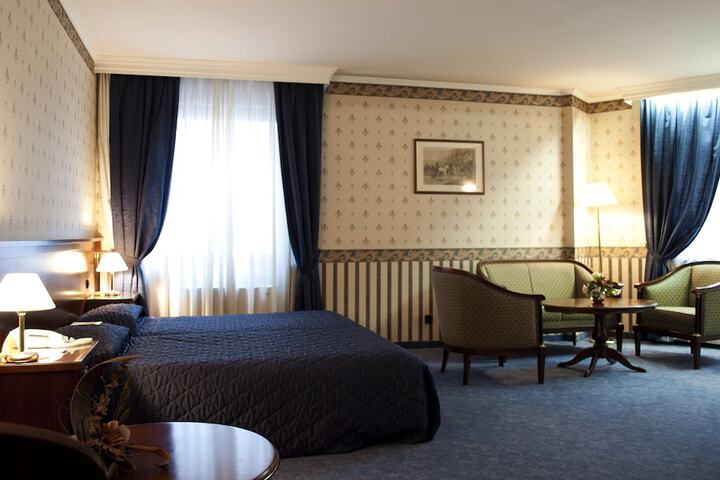Room 7 of 82