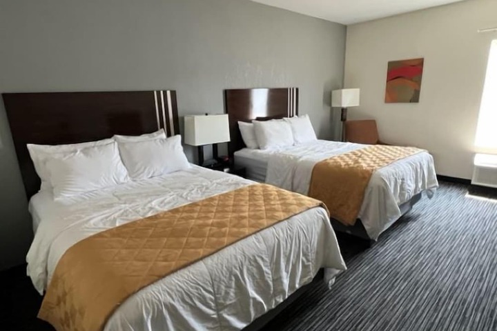 2 Queen Beds (2 of 6)