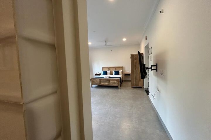 Room 13 of 84
