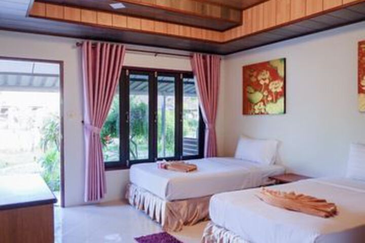 Room 32 of 65