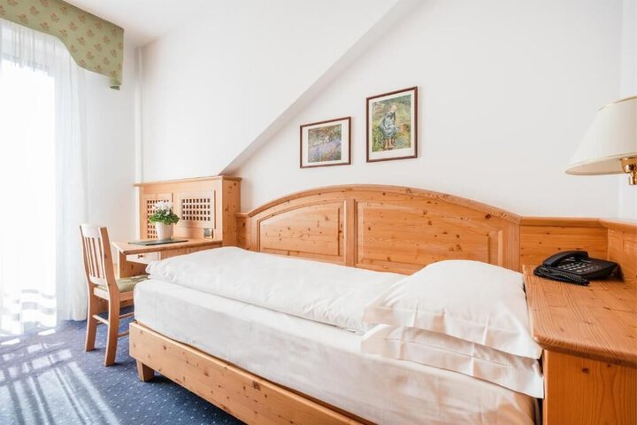 Room 16 of 40