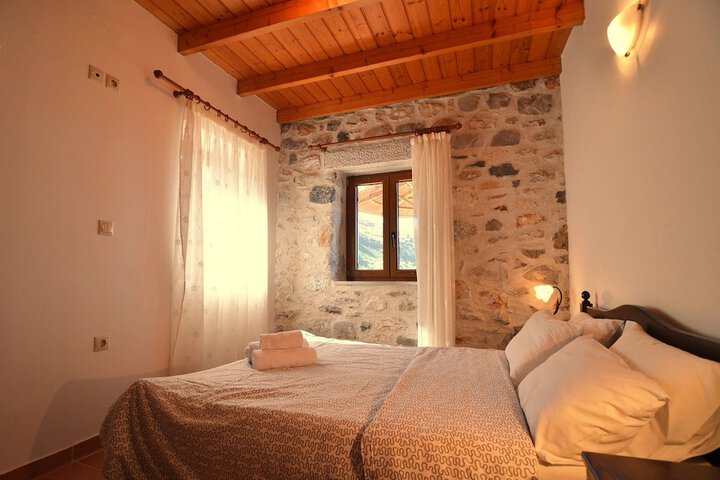 Room 6 of 17