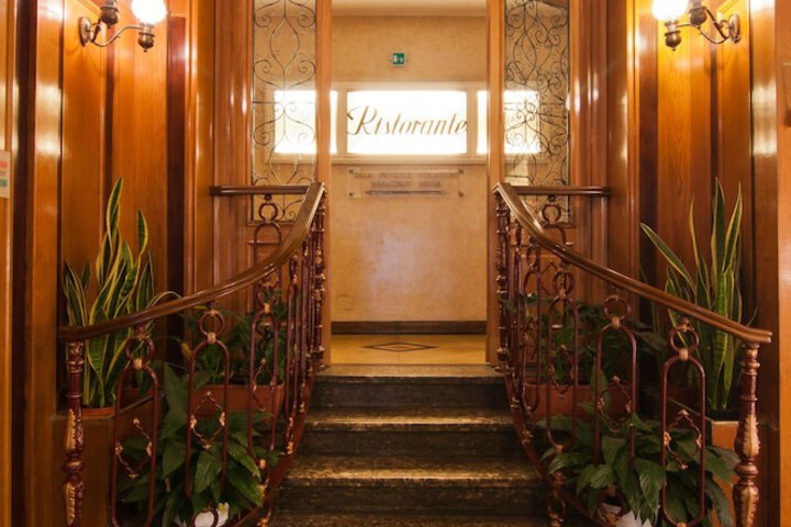 Ballroom/Hall 73 of 83