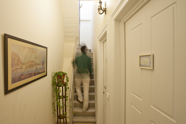 Room 10 of 52