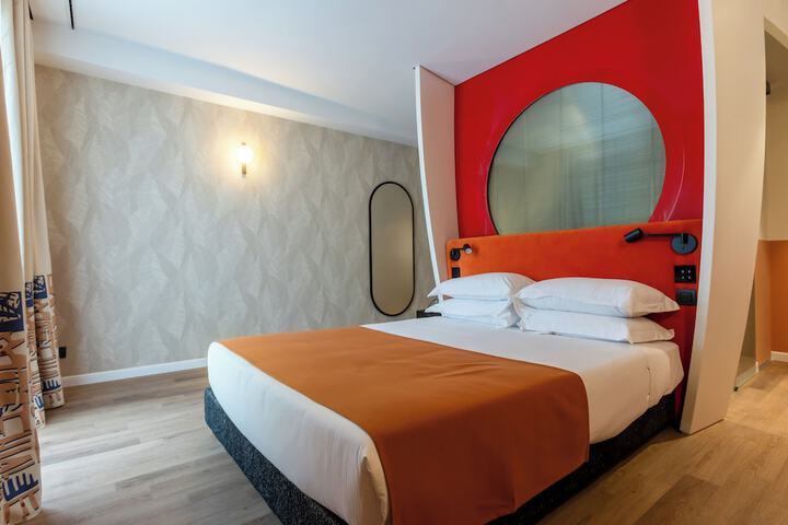 Room 6 of 43