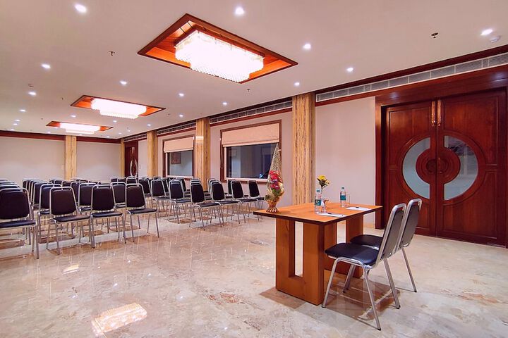 Ballroom/Hall 73 of 102