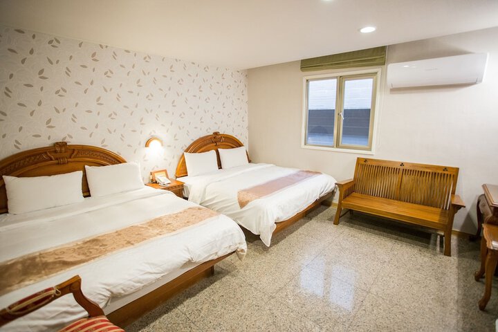 Room 52 of 139