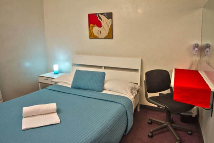 Room 4 of 17