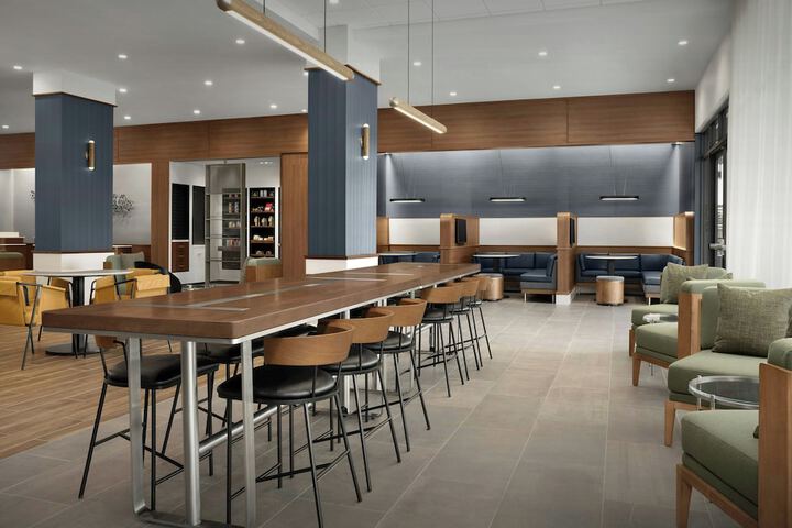 Lobby lounge