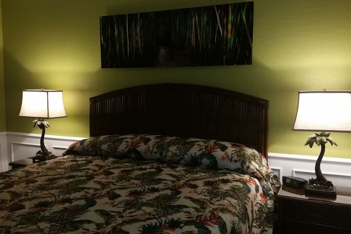 Room 12 of 484