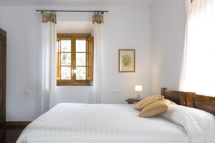 Room 2 of 75