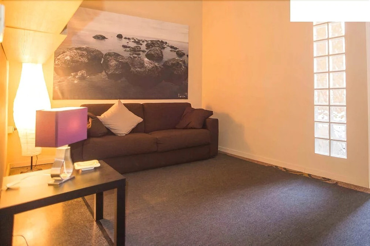 Room 10 of 14
