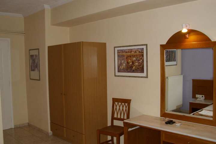 Room 22 of 44