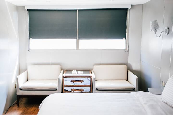 Room 13 of 32