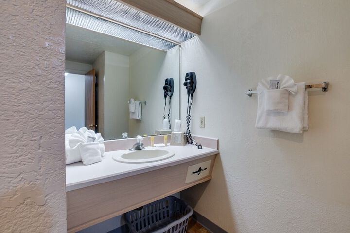 Room 34 of 76
