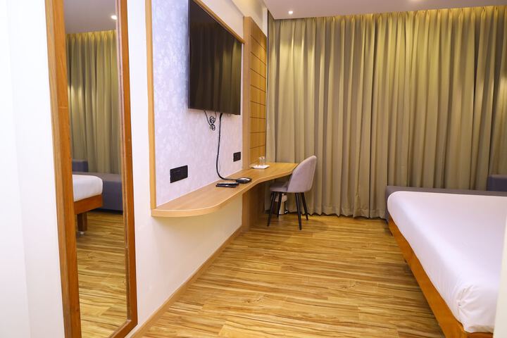 Room 12 of 84