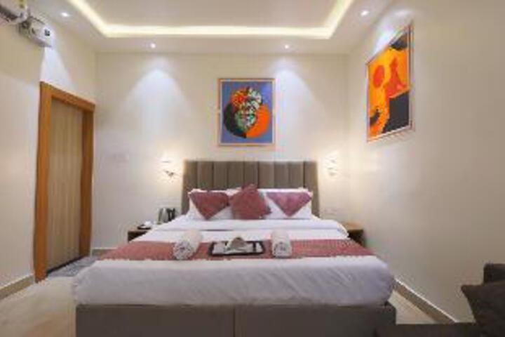 Room 11 of 19