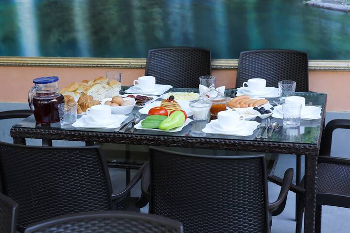 Breakfast/Coffee Service 31 of 39
