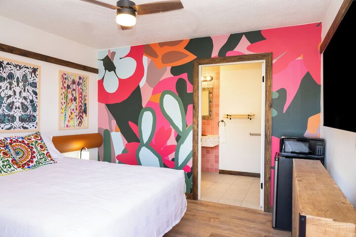 Room 4 of 6