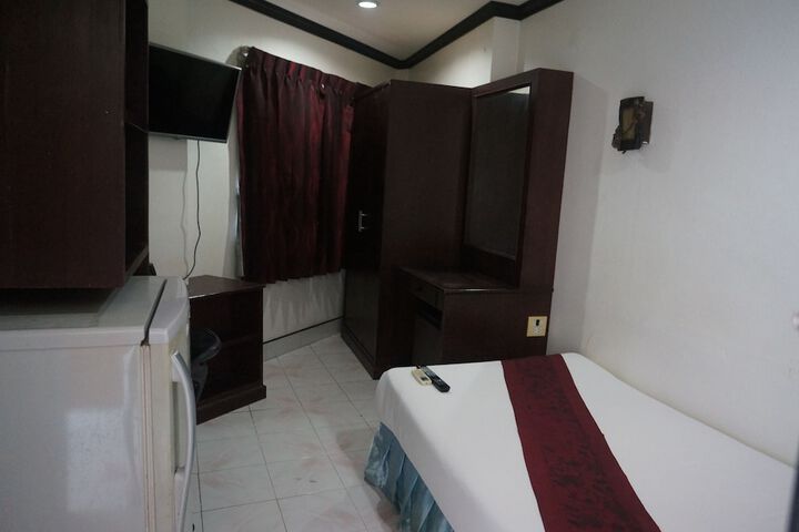 Room 9 of 84