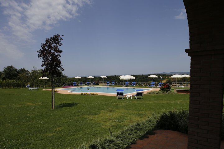 Hotel Exterior 36 of 41