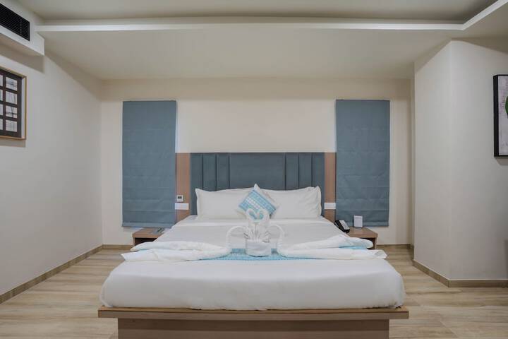 Room 9 of 28