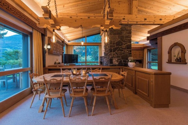 Dining 11 of 25