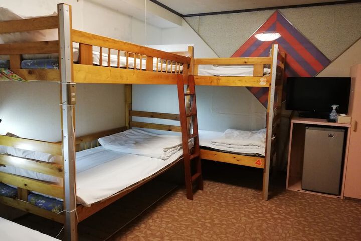 Room 27 of 66