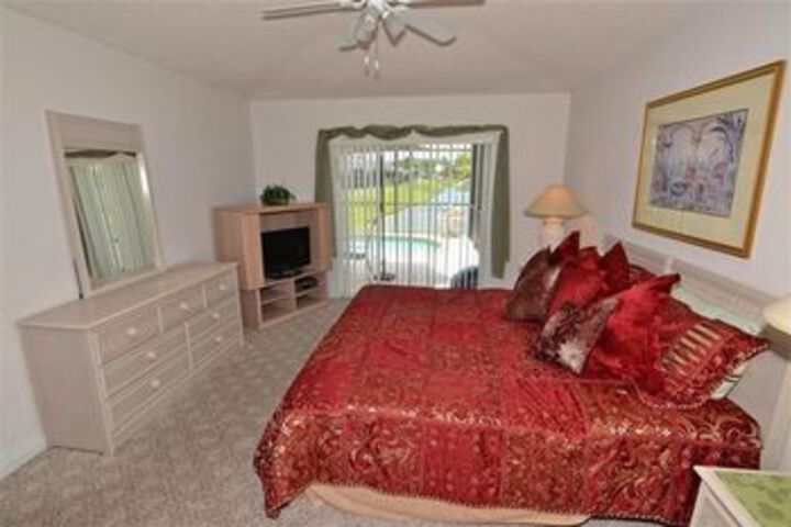 Room 4 of 17