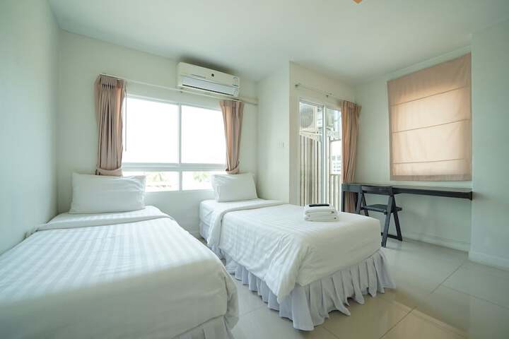 Room 12 of 25