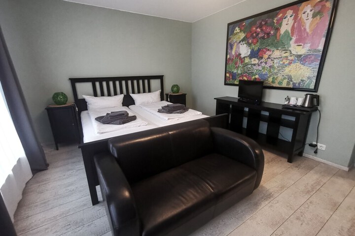 Room 3 of 37
