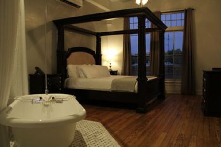 Room 13 of 21
