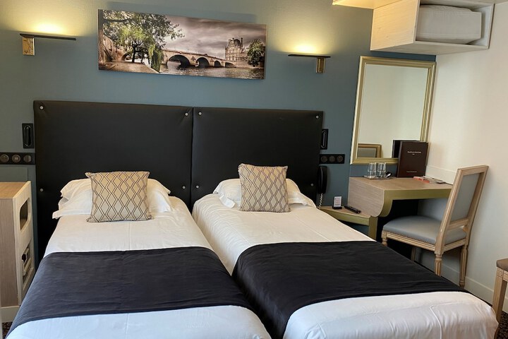 Room 11 of 64