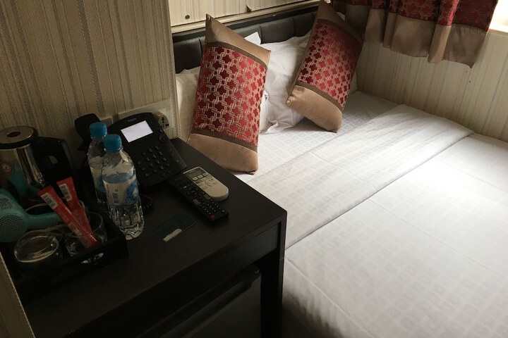 Room 27 of 52