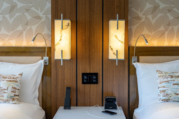 Room 9 of 164