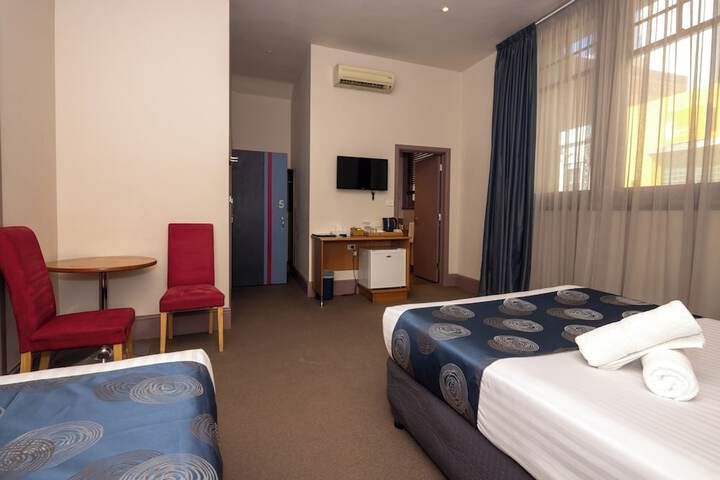 Room 6 of 34