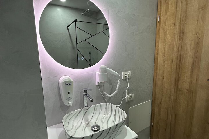 Room 9 of 22
