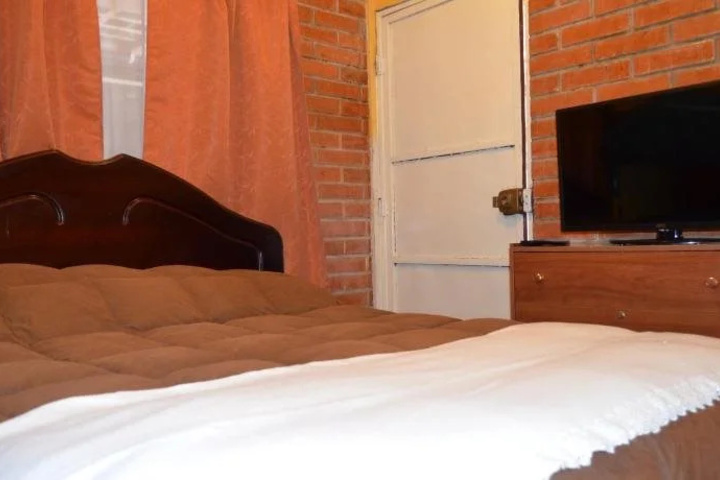 Room 4 of 15