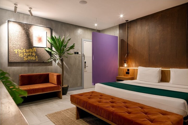 Room 23 of 61